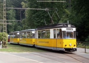 Die schönsten Orte in der Sächsischen Schweiz: Das Kirnitzschtal - hier mit der Kirnitzschtalbahn.