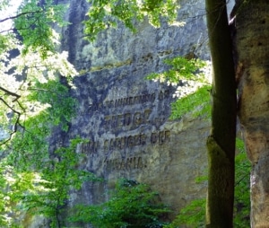 Inschrift am Tiedgestein.